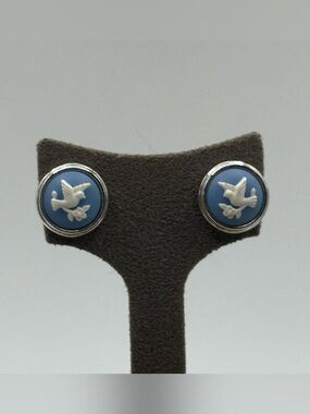Avon Blue Dove Cameo Stud Earrings